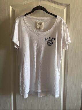 Abercrombie & Fitch White Short Sleeve Tee